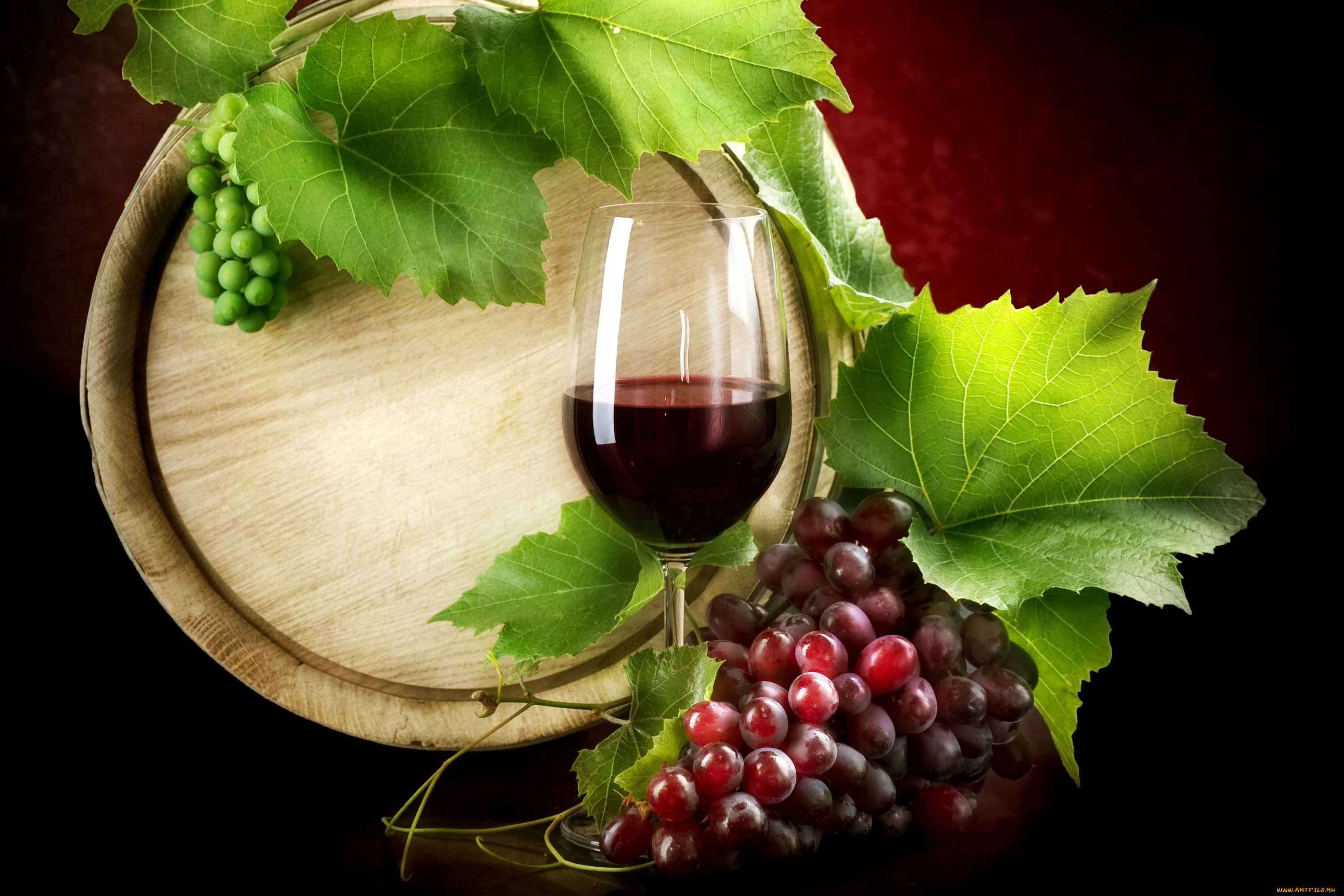 Живые обои вино. Красное вино. Бокал вина. Виноград в бокале.